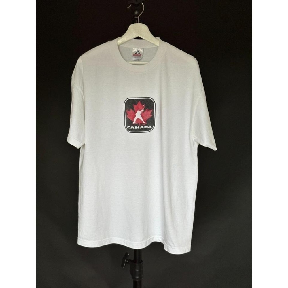 Canada Hockey Team Canada Vintage 90's Tshirt Sports Xl
